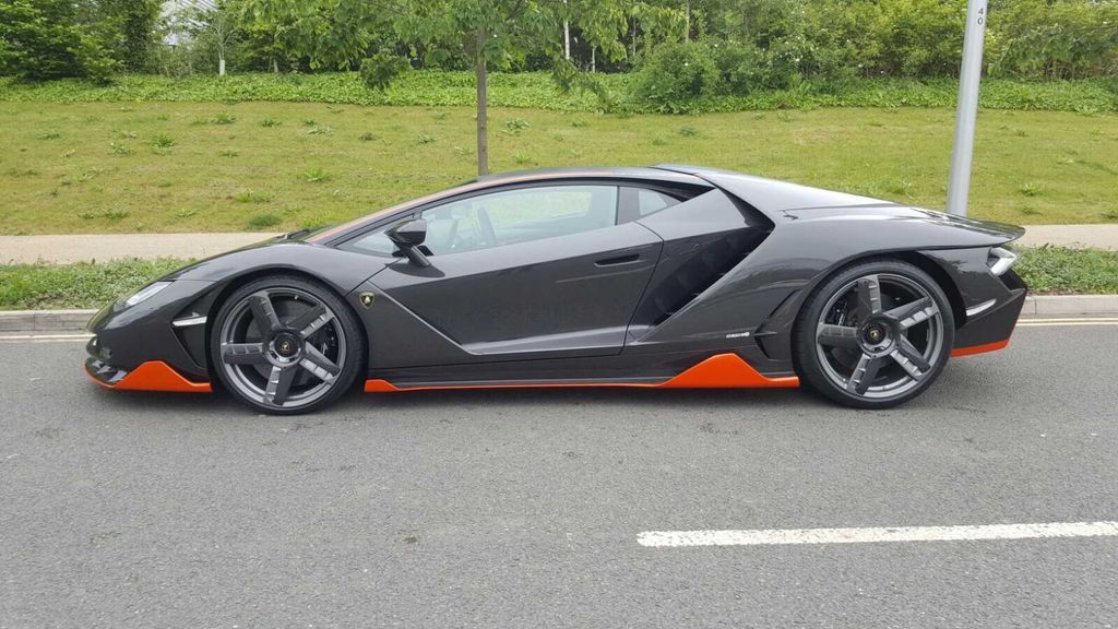 Lamborghini Centenario đầu tiên của Anh Quốc đã có mặt tại London