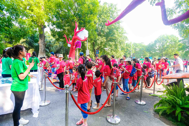 Vùng đất Tò Mò:  Vùng đất đầu tiên với kỉ lục nhiều thứ khổng lồ và khác lạ