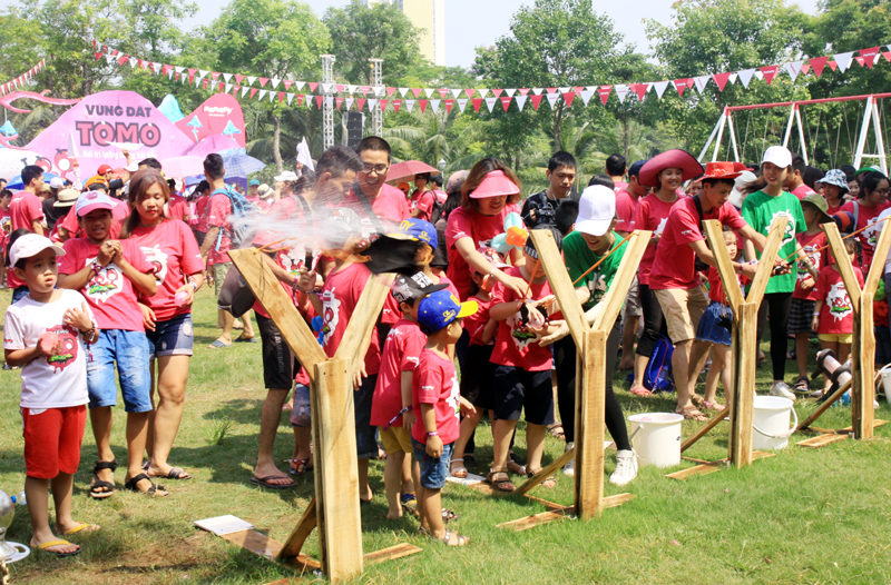 Vùng đất Tò Mò:  Vùng đất đầu tiên với kỉ lục nhiều thứ khổng lồ và khác lạ