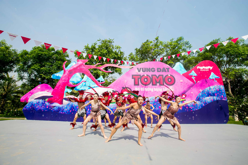 Vùng đất Tò Mò:  Vùng đất đầu tiên với kỉ lục nhiều thứ khổng lồ và khác lạ
