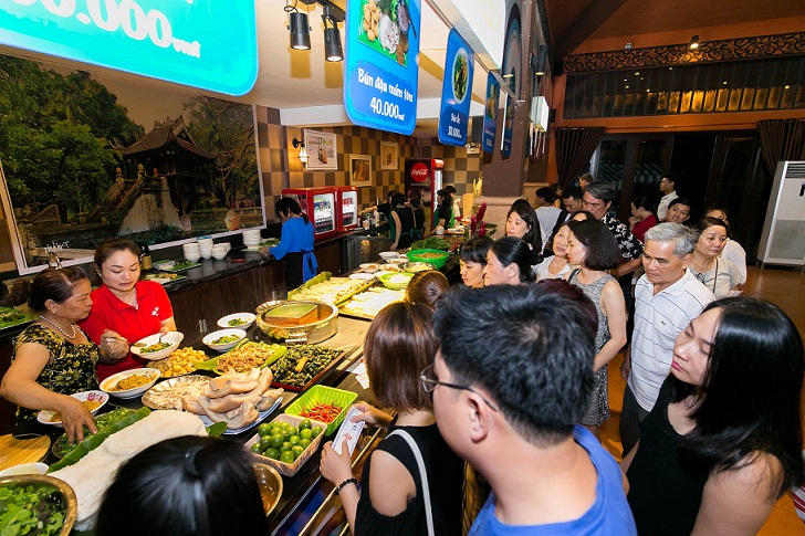 Du khách đổ về Không gian ẩm thực Ngũ hành DIFF 2017