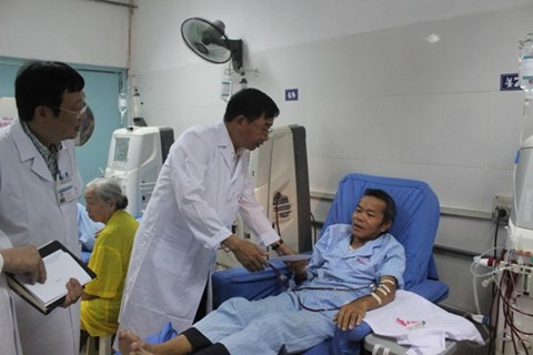 Bệnh viện Thận Hà Nội tiếp nhận 50 bệnh nhân chạy thận từ Hòa Bình