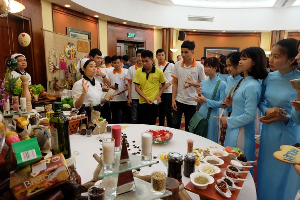 Khách sạn Hilton Hà Nội hỗ trợ các bạn trẻ khám phá cơ hội nghề nghiệp du lịch