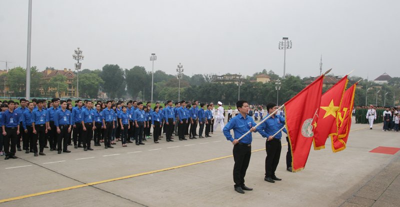 Ngàn hoa dâng Bác