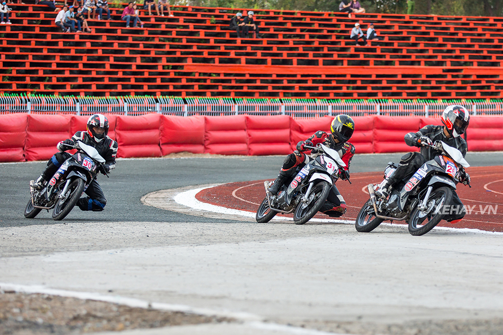 Sân vận động Cần Thơ rực lửa cùng giải đua Honda Racing Cup 2018