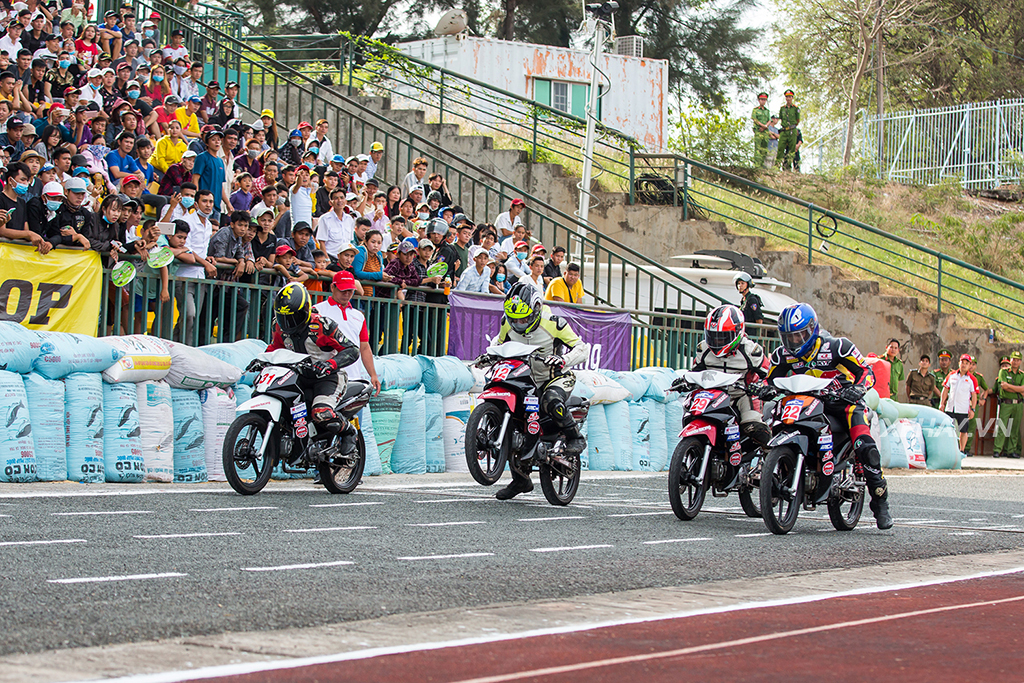 Sân vận động Cần Thơ rực lửa cùng giải đua Honda Racing Cup 2018