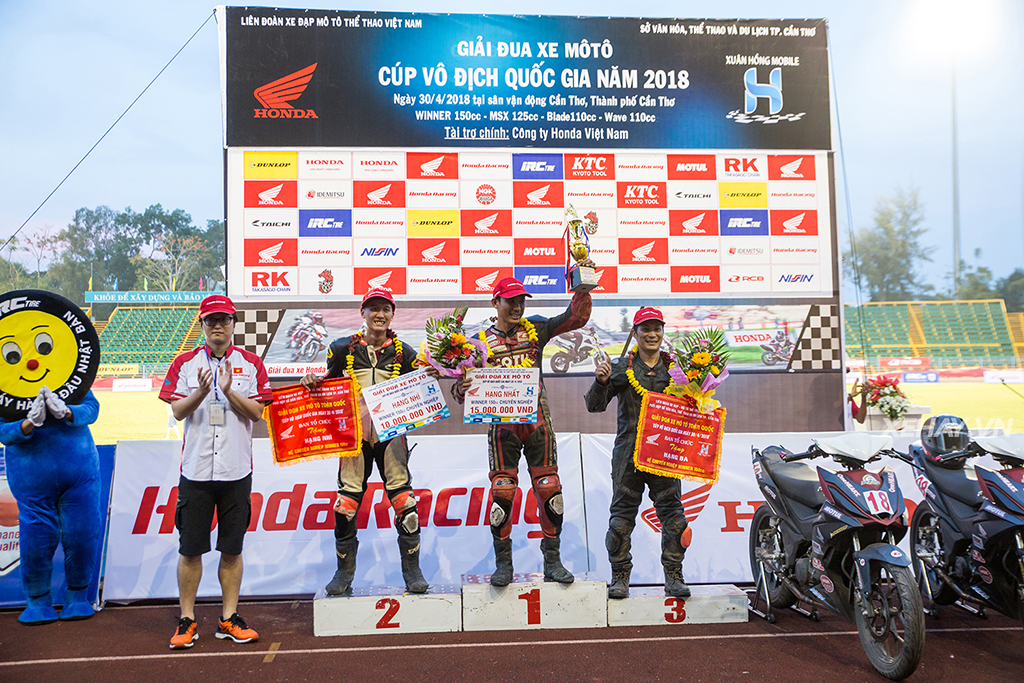 Sân vận động Cần Thơ rực lửa cùng giải đua Honda Racing Cup 2018