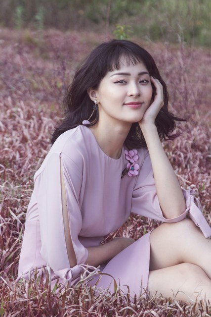 Hạ Vy mong manh sương khói trong 