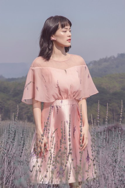 Hạ Vy mong manh sương khói trong 