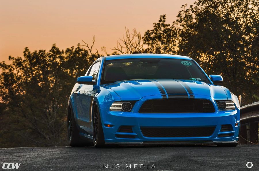 Ford Mustang Boss 302 được hạ gầm và