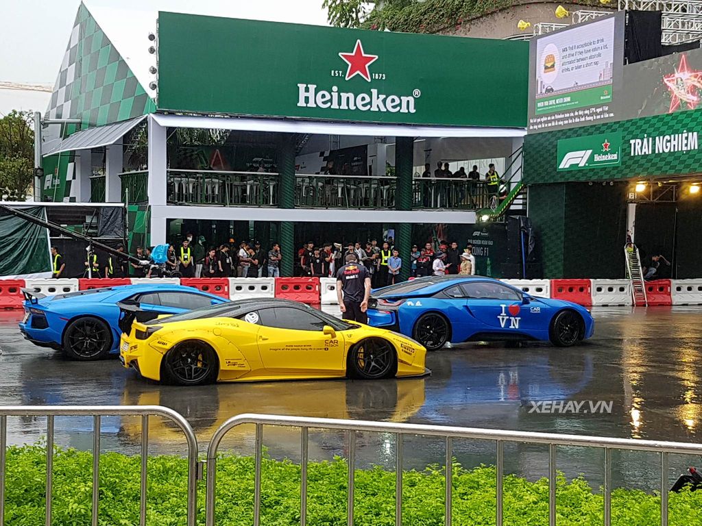 Ngắm dàn siêu xe Sài Gòn cùng xe đua F1 