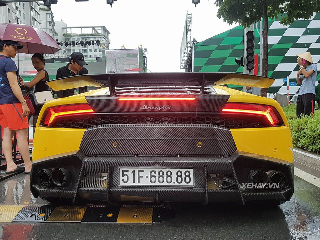 Ngắm dàn siêu xe Sài Gòn cùng xe đua F1 