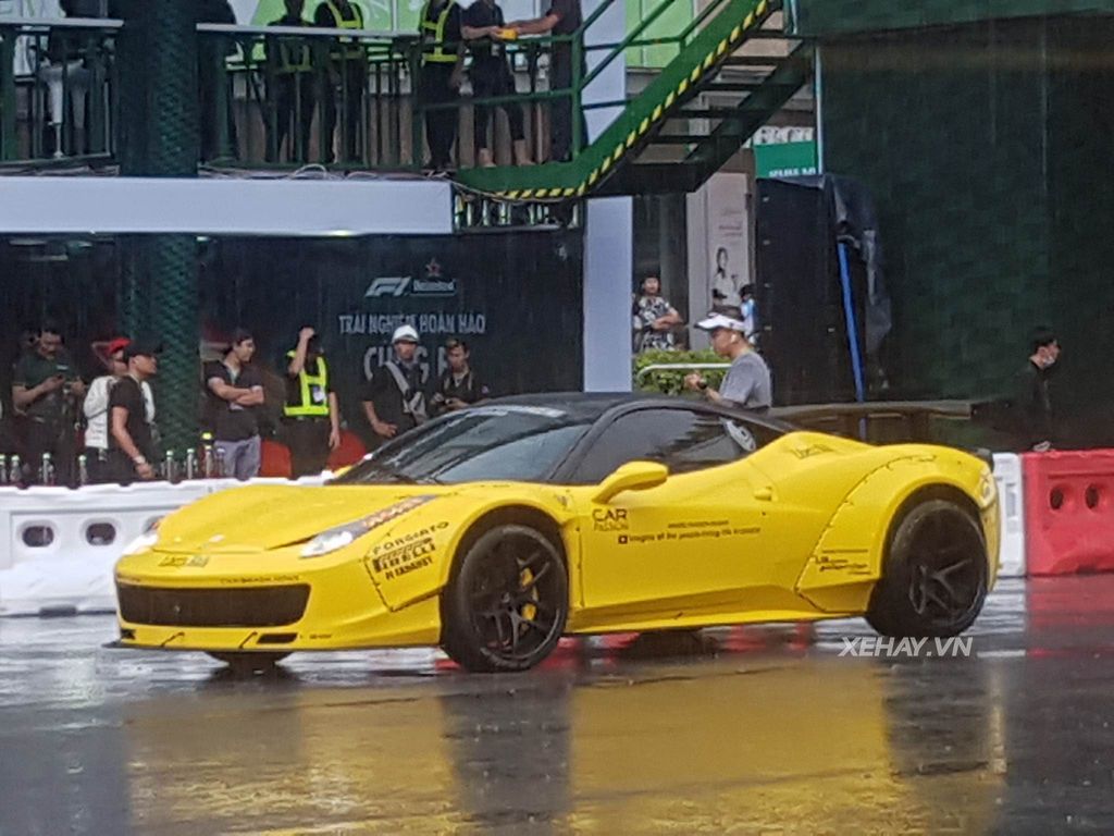 Ngắm dàn siêu xe Sài Gòn cùng xe đua F1 