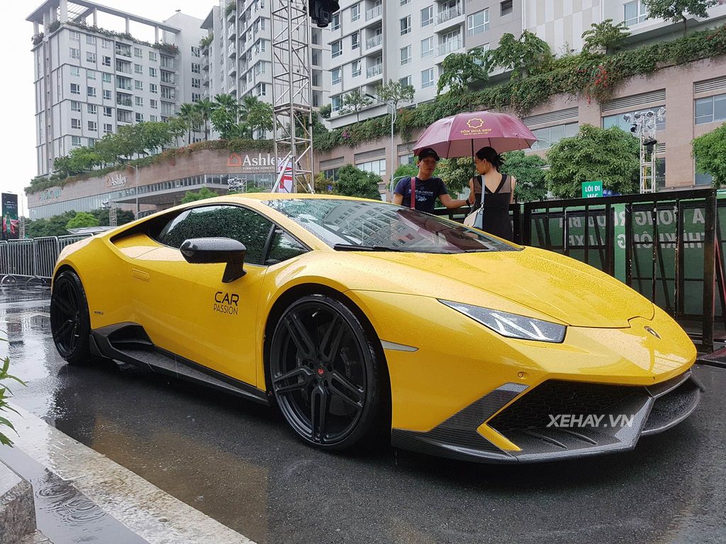 Ngắm dàn siêu xe Sài Gòn cùng xe đua F1 