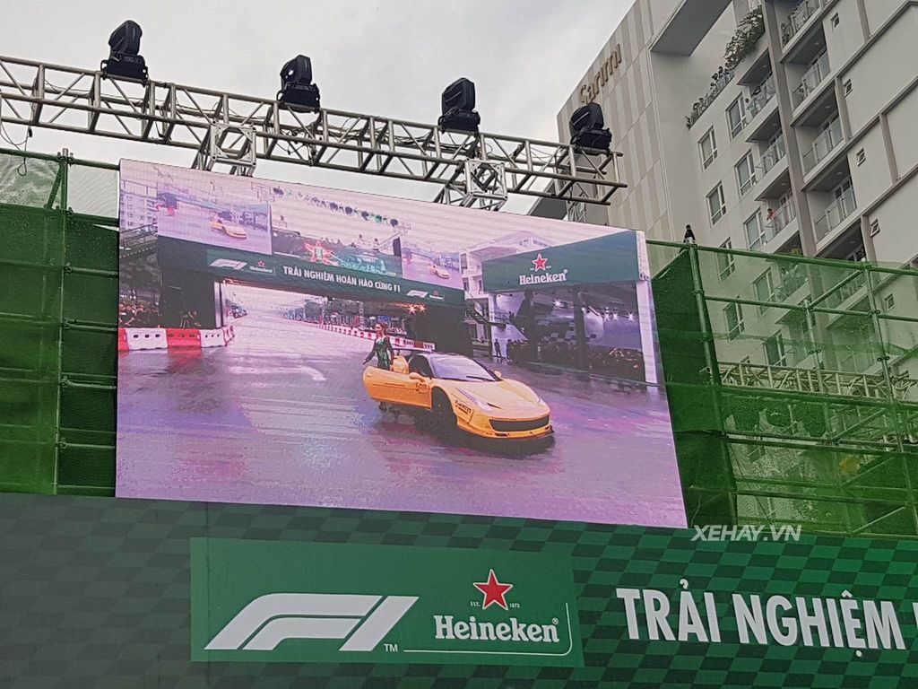 Ngắm dàn siêu xe Sài Gòn cùng xe đua F1 