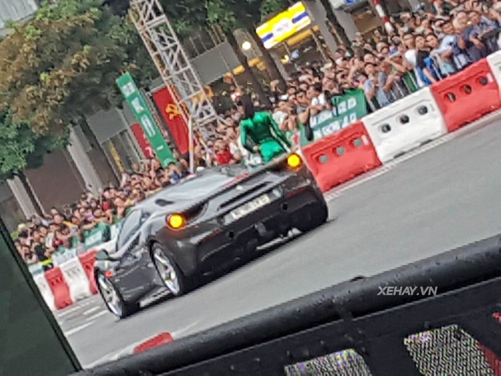 Ngắm dàn siêu xe Sài Gòn cùng xe đua F1 