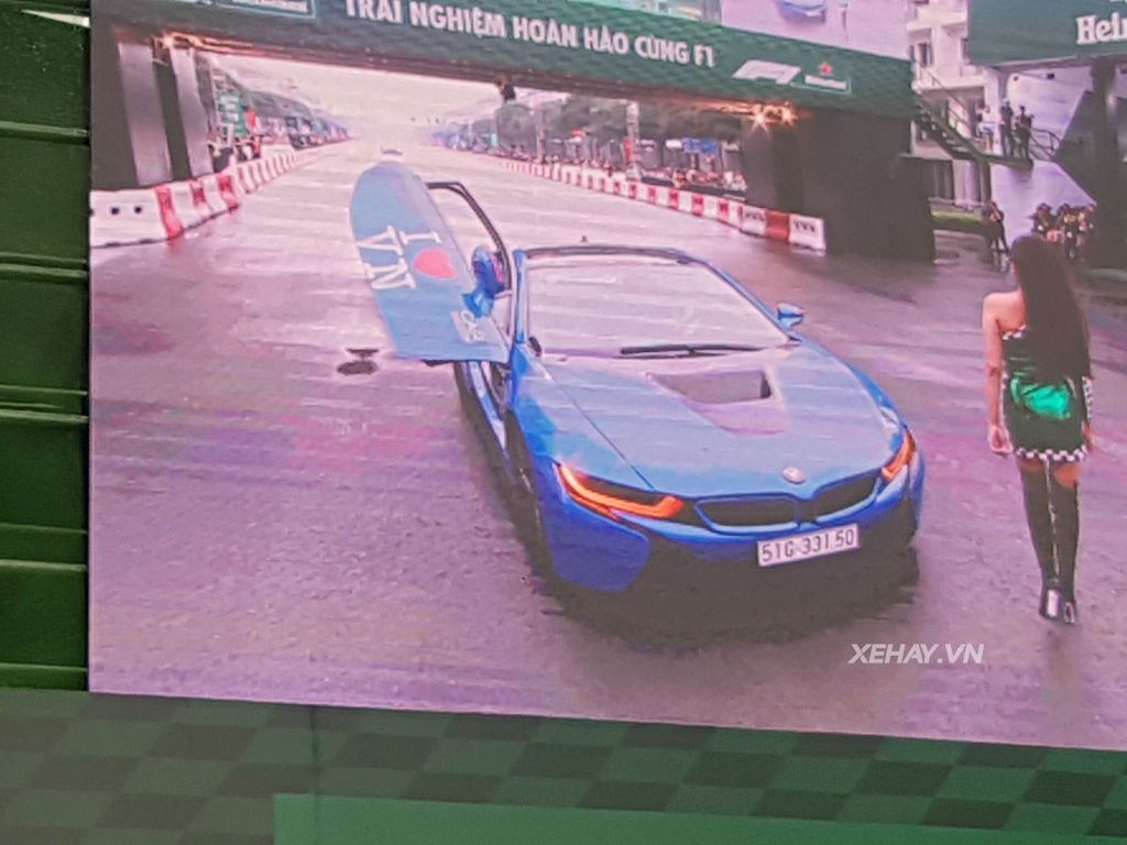 Ngắm dàn siêu xe Sài Gòn cùng xe đua F1 