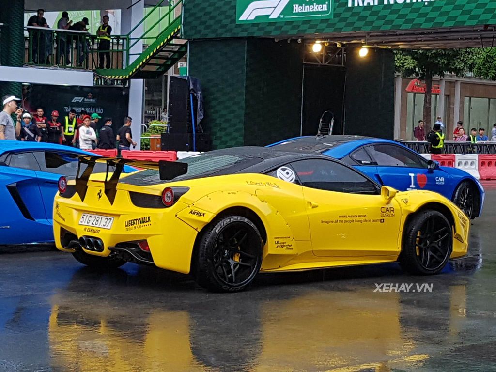 Ngắm dàn siêu xe Sài Gòn cùng xe đua F1 