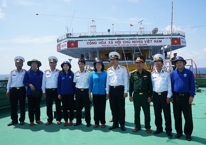 Nghĩa tình Hà Nội - Trường Sa... Bài 4: Sừng sững, hiên ngang giữa phong ba, bão táp