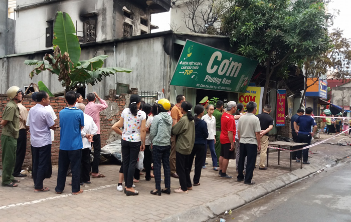 Ông lão đau buồn vì không cứu được mẹ già trong vụ hoả hoạn