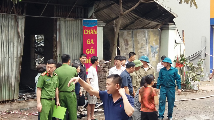 Ông lão đau buồn vì không cứu được mẹ già trong vụ hoả hoạn