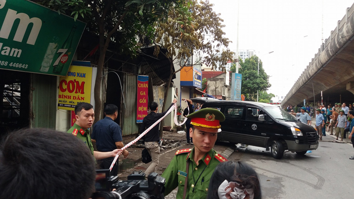Ông lão đau buồn vì không cứu được mẹ già trong vụ hoả hoạn