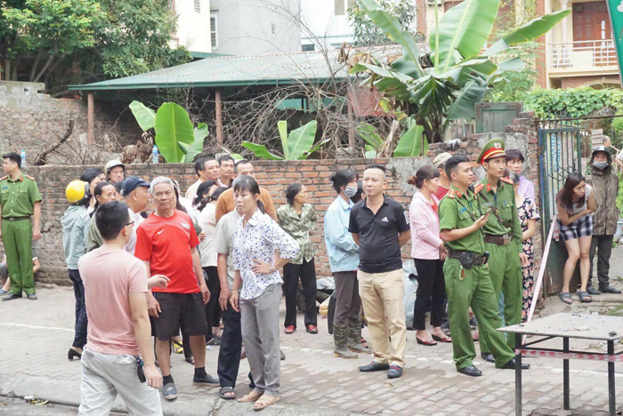 Ông lão đau buồn vì không cứu được mẹ già trong vụ hoả hoạn