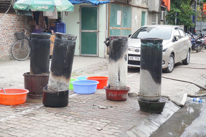 Ông lão đau buồn vì không cứu được mẹ già trong vụ hoả hoạn