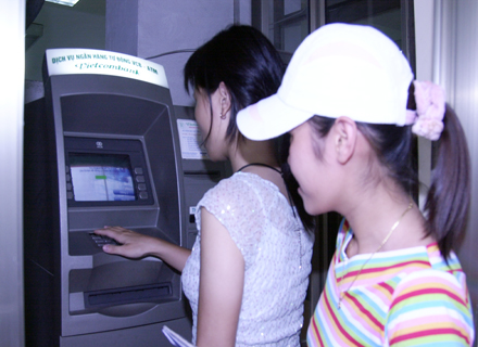 Bắt buộc chuyển đổi thẻ từ ATM sang thẻ chip