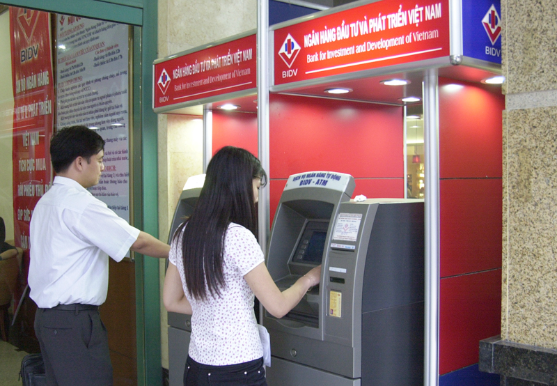 Bắt buộc chuyển đổi thẻ từ ATM sang thẻ chip