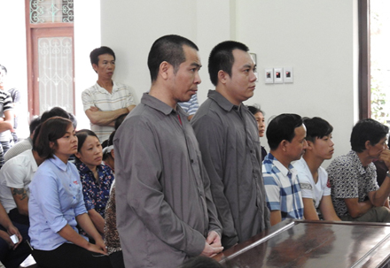 Vụ xe innova lùi trên cao tốc khiến 10 người thương vong: 2 tài xế bị tuyên phạt 18 năm tù