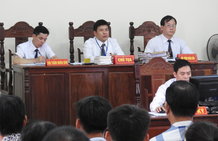 Vụ xe innova lùi trên cao tốc khiến 10 người thương vong: 2 tài xế bị tuyên phạt 18 năm tù