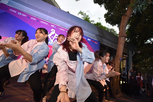Việt Nam có khoảng hơn 1 triệu người hâm mộ K-pop