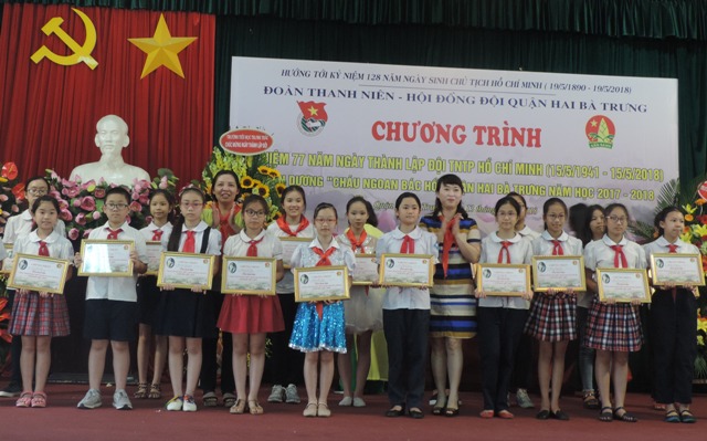 Thiếu nhi quận Hai Bà Trưng mừng sinh nhật Đội
