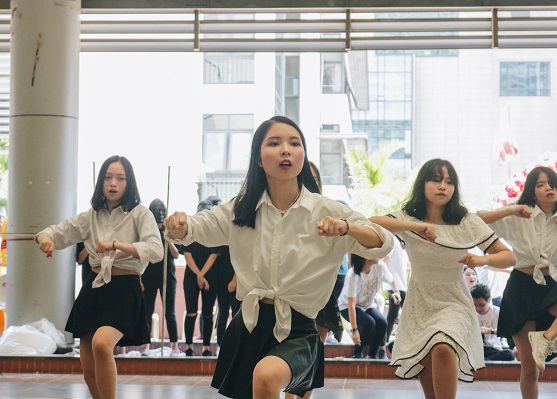 Bùng nổ cảm xúc với những màn biểu diễn nghệ thuật của học sinh trường “Am”