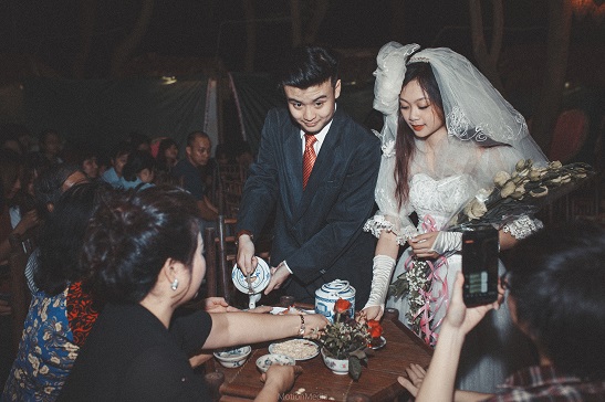 Sinh viên báo chí tái hiện chuyện cưới của “thời bố mẹ anh”
