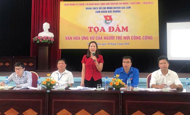Văn hóa ứng xử của người trẻ nơi công cộng