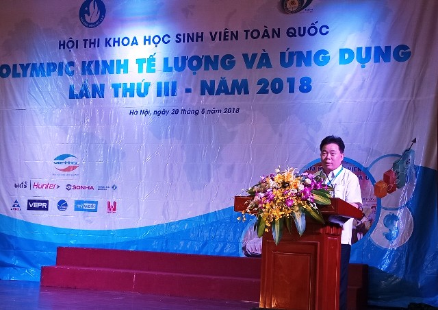 11 nhóm sinh viên bảo vệ đề tài nghiên cứu khoa học