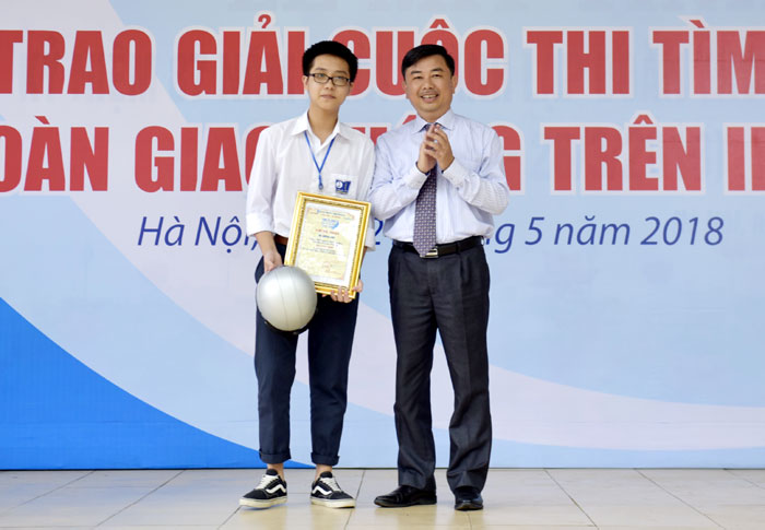 Trao giải Cuộc thi “Vì An toàn giao thông Thủ đô” trên internet