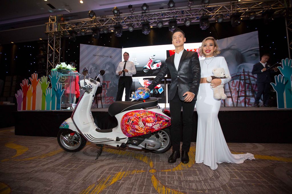 Tác phẩm Vespa Sprint của họa sĩ Lê Kinh Tài đấu giá được 26.000 USD