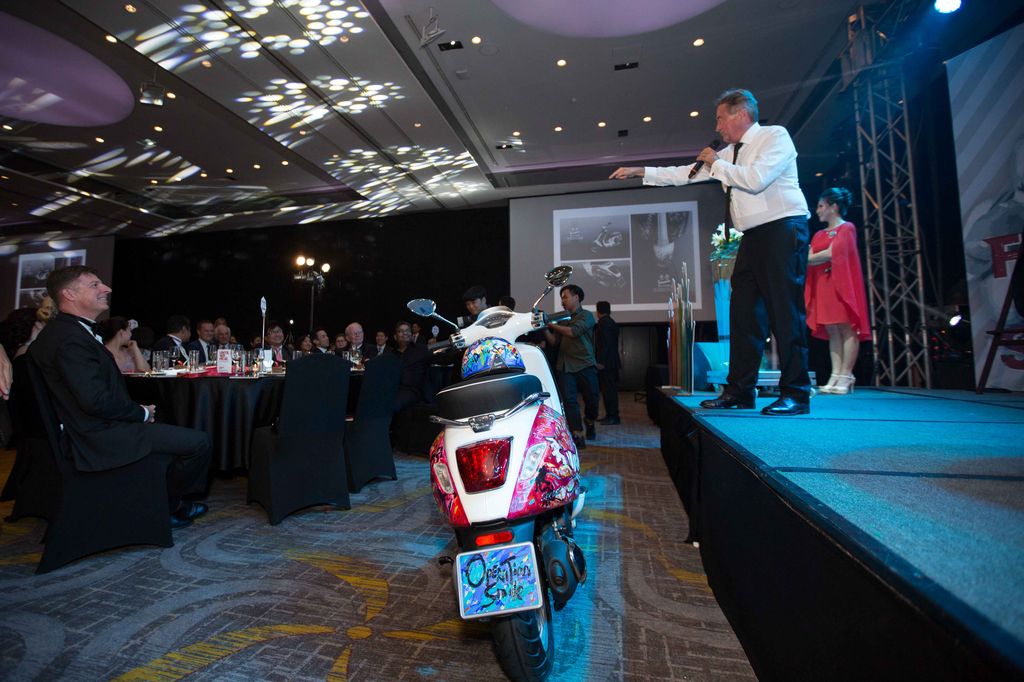 Tác phẩm Vespa Sprint của họa sĩ Lê Kinh Tài đấu giá được 26.000 USD