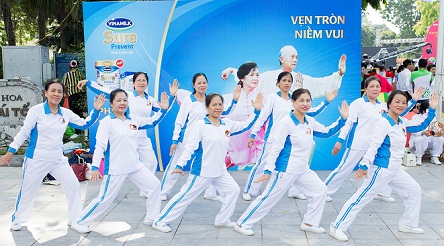 Vinamilk Sure Prevent cùng người cao tuổi Thủ đô