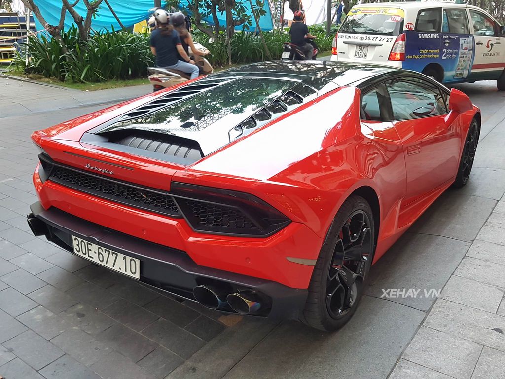 Lamborghini Huracan LP580-2 đầu tiên tại Việt Nam 