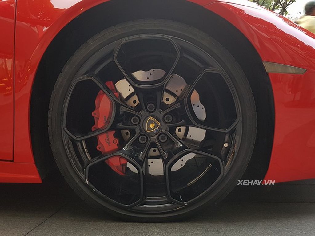 Lamborghini Huracan LP580-2 đầu tiên tại Việt Nam 