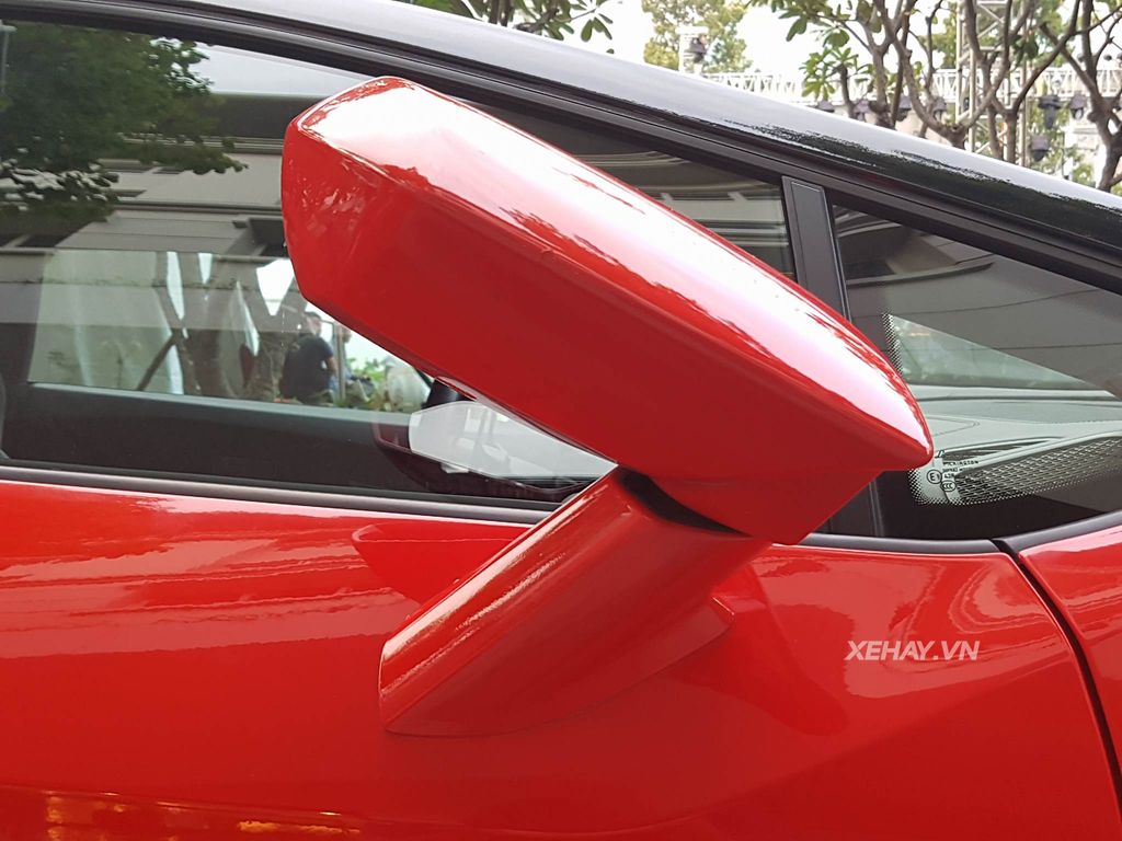 Lamborghini Huracan LP580-2 đầu tiên tại Việt Nam 