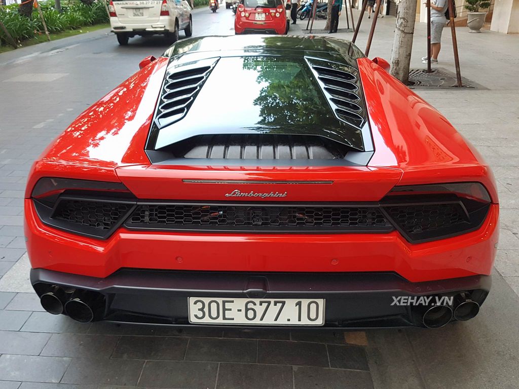 Lamborghini Huracan LP580-2 đầu tiên tại Việt Nam 