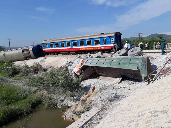 Vụ tại nạn tàu hỏa:  Khởi tố bắt tạm giam 2 nhân viên gác chắn barie