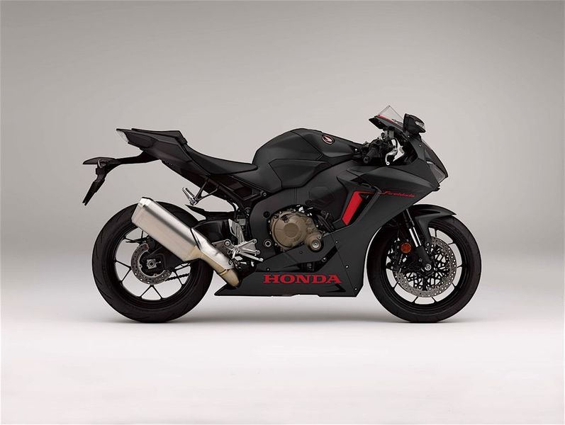 [ĐÁNH GIÁ XE] Honda CBR1000RR FireBlade mới về Việt Nam với giá chỉ 560 triệu VNĐ