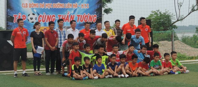 Ra mắt Câu lạc bộ Bóng đá học đường xã Liên Hà
