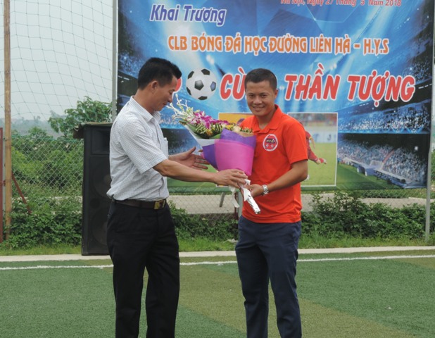 Ra mắt Câu lạc bộ Bóng đá học đường xã Liên Hà